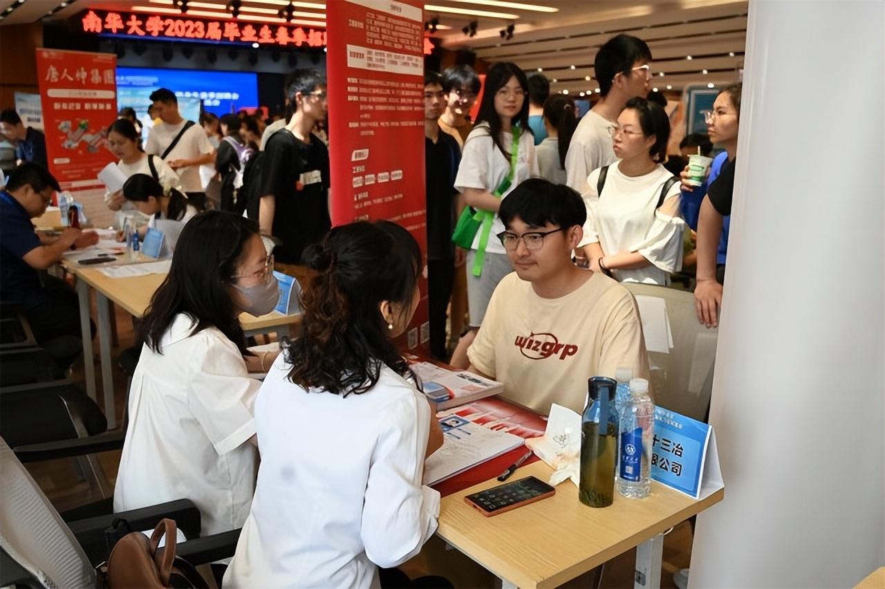 最新招工信息及热门行业职位揭秘