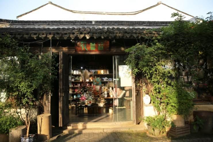 西藏最新动态，巷弄深处的独特小店探秘
