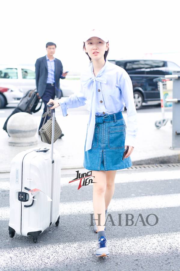 周冬雨最新街拍,自信变化与街头励志故事展现眼前