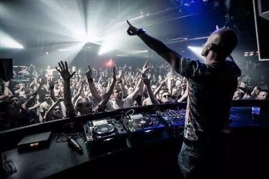 电子音乐的时代崛起与影响,最新DJ歌曲风靡乐坛
