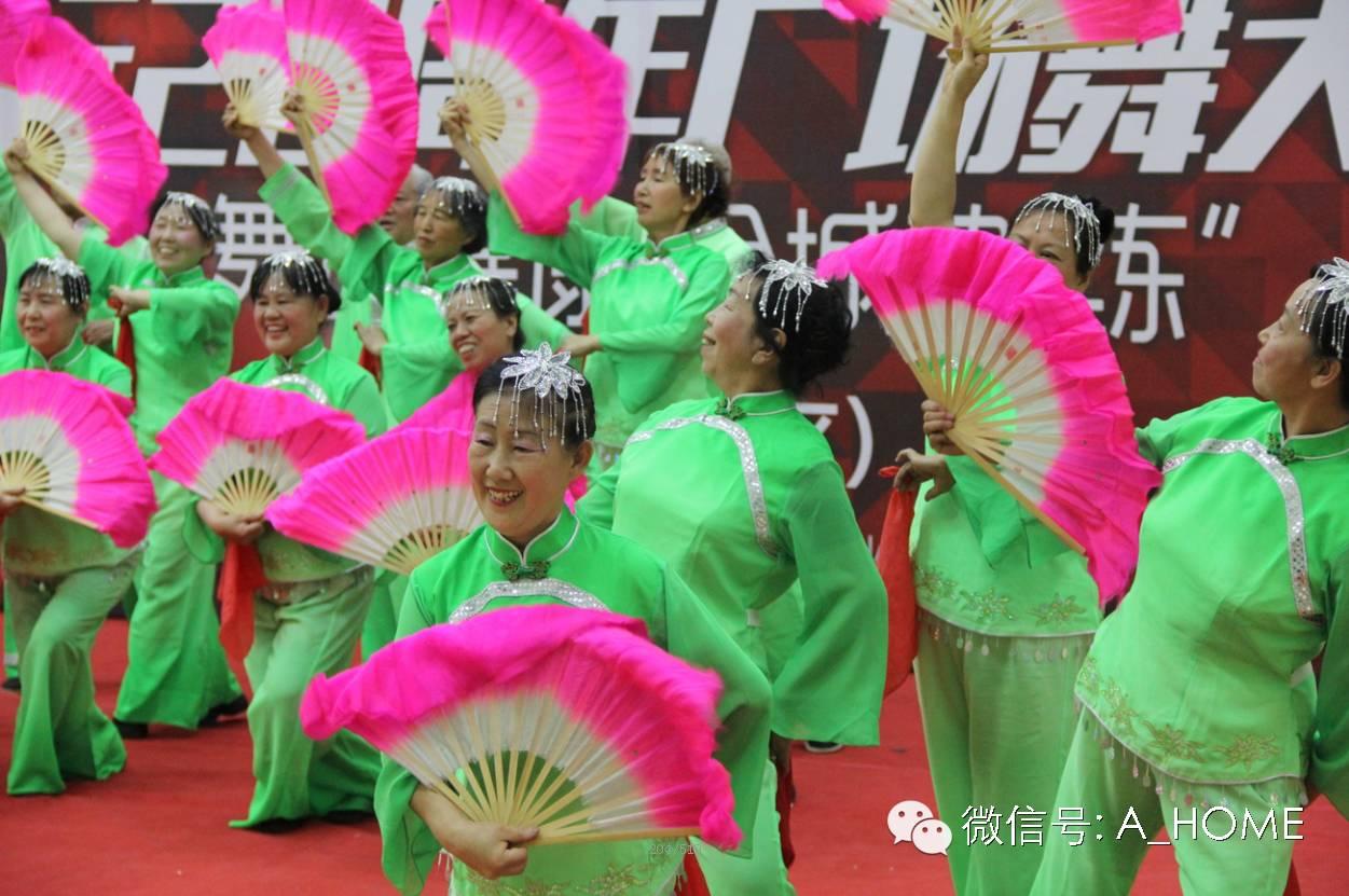 红歌扇舞