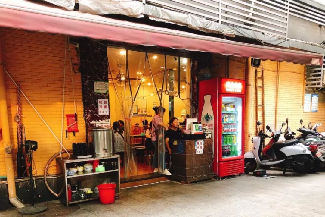 最新单身福利在线观看，小巷深处的特色小店探秘之旅