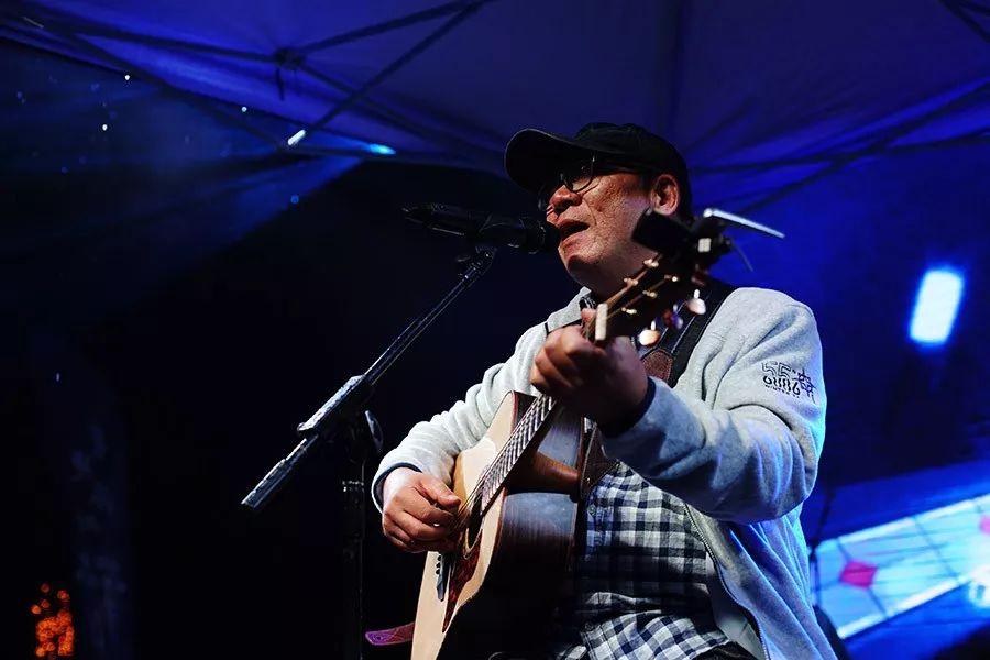 中国明星和韩国明星,中国明星与韩国明星,星光之下的独特小巷探秘