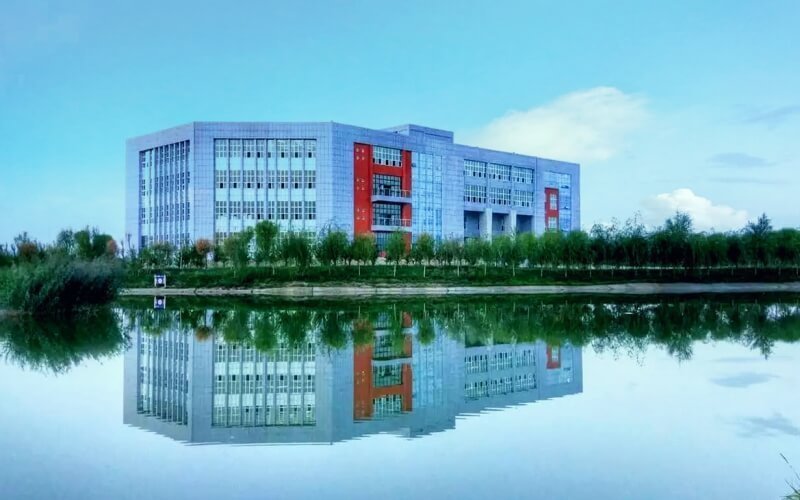 新疆厚博学院最新校区探索，自然美景之旅与内心宁静之地的寻访