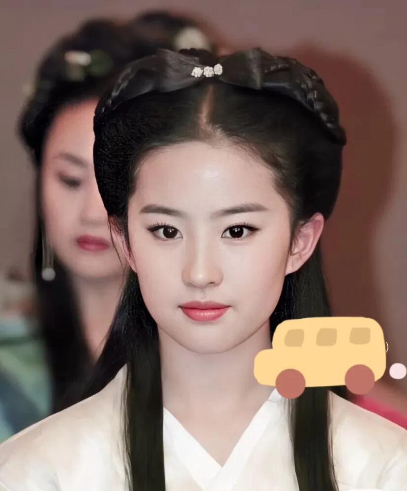 神雕侠侣小龙女演员的成长之路，演绎变化，展现自信与成就的力量