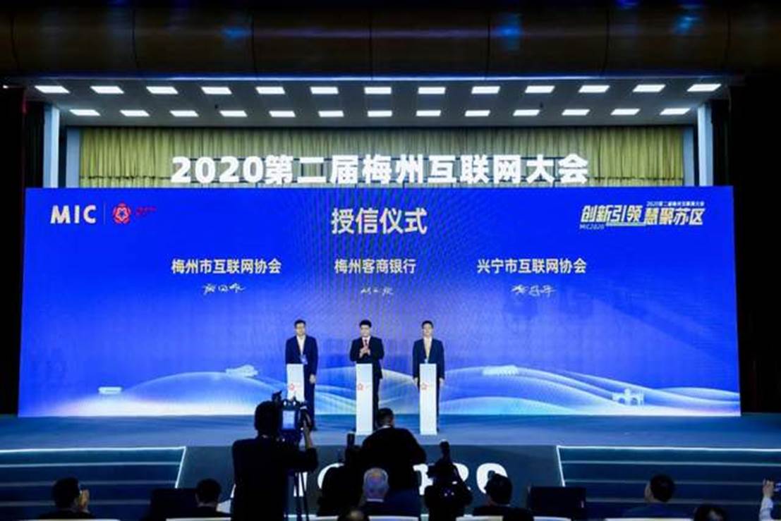 新津科技热潮,高科技产品引领未来,全城瞩目!