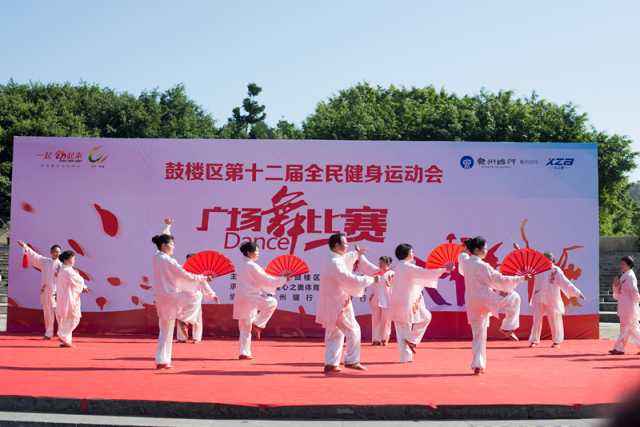 优雅与活力并存,最新单扇舞展现独特魅力