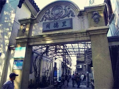 福建最新台风动态与巷弄深处的美食探索