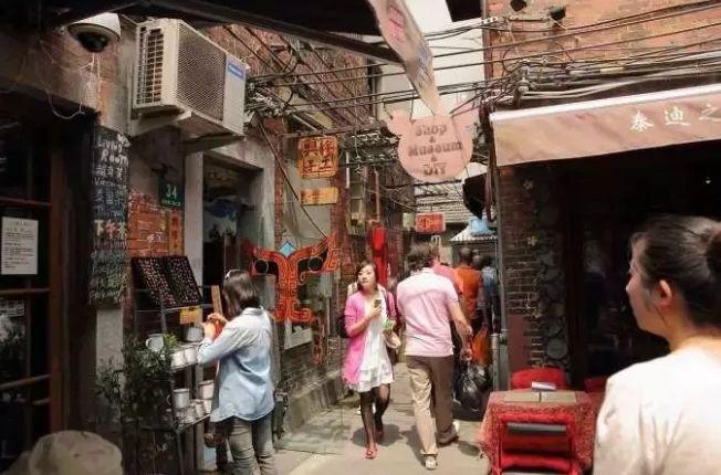 京港澳车祸最新进展及巷弄深处特色小店探秘揭秘
