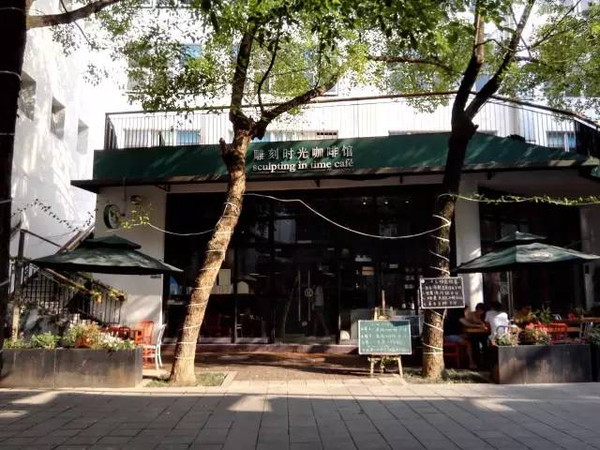 长江新城八月最新动态，小巷特色小店展现独特魅力